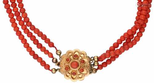 Necklace with yellow gold closure, red coral - 14 ct.