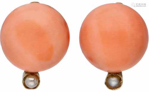 Earrings yellow gold, red coral and seapearl - 14 ct.