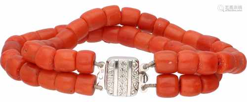 Bracelet with silver closure, red coral - 835/1000.