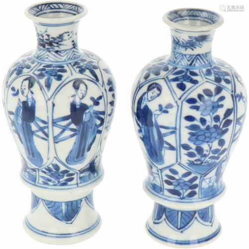 A set of two porcelain tea caddies with sectioned décor of Lingzhi's. 