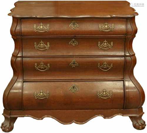 An oakwood chest of drawers with met vier laden. Dutch, 19th century.