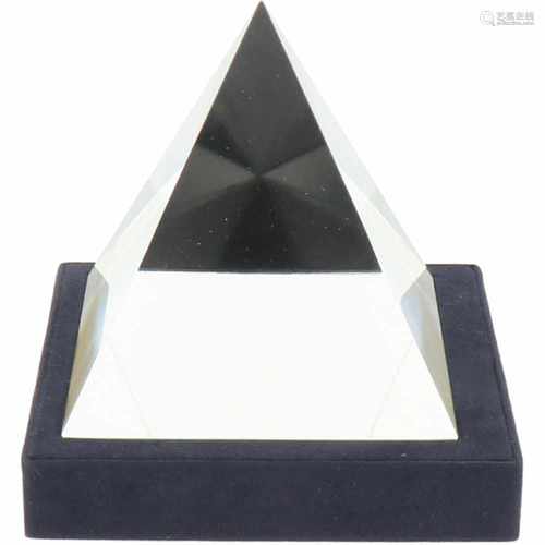 A paper weight in the shape of a pyramid in original case. Royal Leerdam.