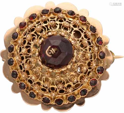 Zeeuwse brooch yellow gold, granate - 14 ct.