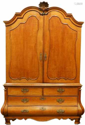 An oakwood Louis XV cabinet. Circa 1760.