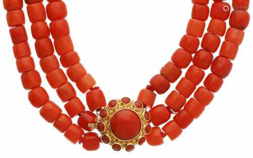 Three row necklace with yellow gold closure, red coral - 14 ct.