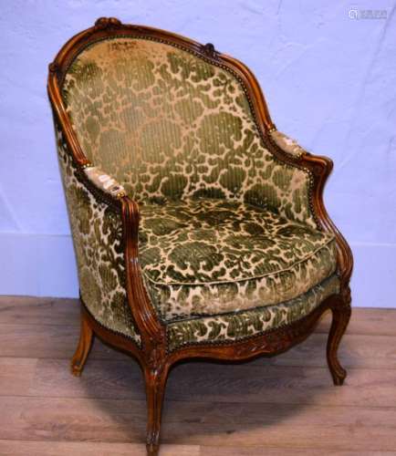 Fauteuil de style Louis XV à pieds cambrés. Recou…