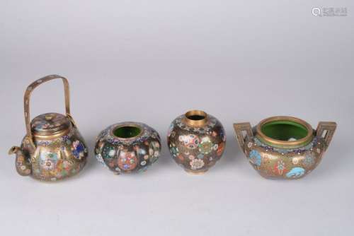 JAPON. Suite de 4 éléments en bronze cloisonné à …