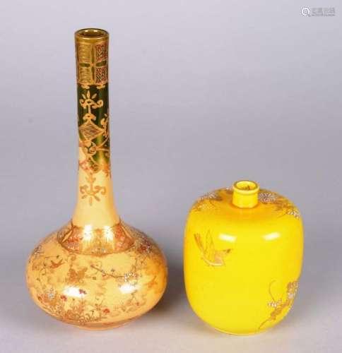 JAPON. Vase soliflore en porcelaine du japon, à f…