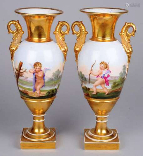Porcelaine de Paris, paire de vases balustres à an…