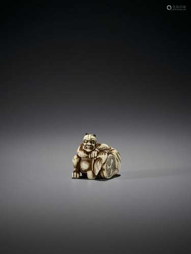 AN IVORY NETSUKE OF RAIJIN Unsigned Japan, first h…