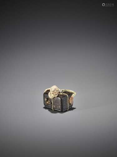 MIURA KEN’YA: A VERY RARE CERAMIC NETSUKE OF A BAK…