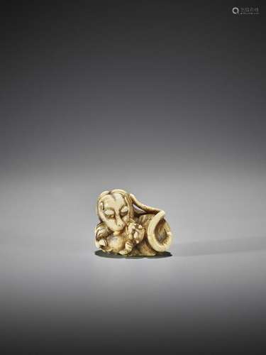 UNSHO HAKURYU I: AN EXCEPTIONAL IVORY NETSUKE OF A…