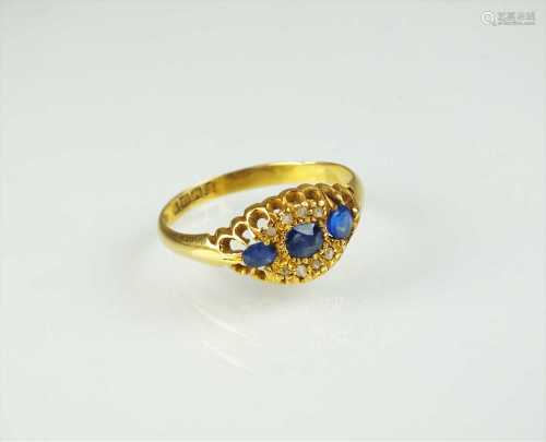 An 18ct gold untested sapphire and blue garnet topped doublet ring
