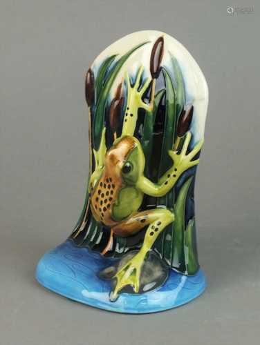 Moorcroft 'Frog' model