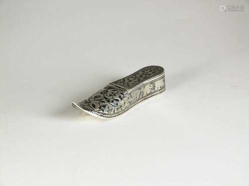 A Russian silver and niello vesta in the form of a shoe