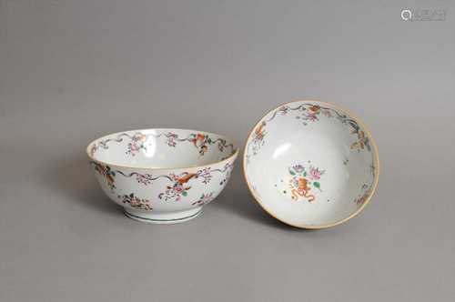 Quanlong (1735 - 1796) a graduating pair of footed Chinese export porcelain bowls