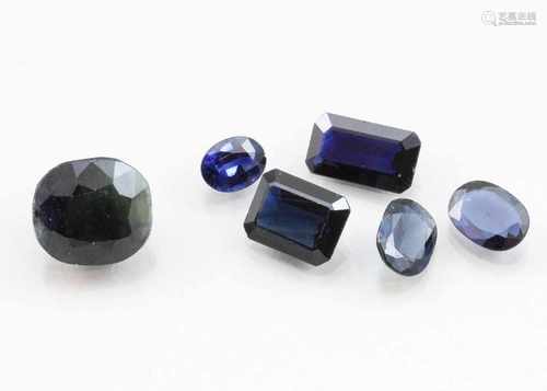 Sechs blaue Saphire, zus. ca. 14,15 ct.