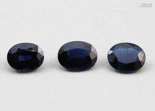 Drei blaue Saphire, zus. 4 ct.