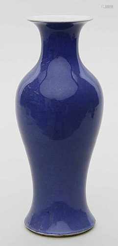 Puderblaue Vase.