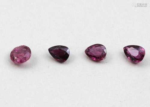 Vier Rubine, zus. 2,66 ct.