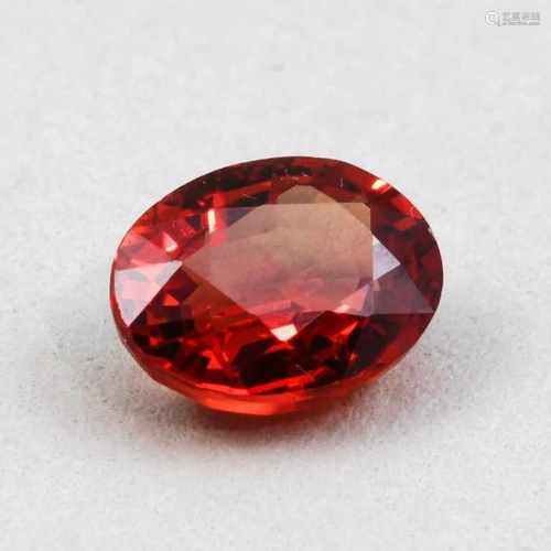 Orange-roter Saphir, 0,99 ct.