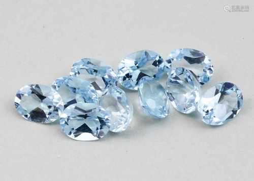 Zehn hellblaue Topase, zus. 15,1 ct.