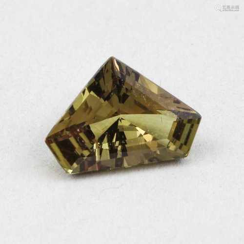 Olivfarbener Saphir, 1,525 ct.