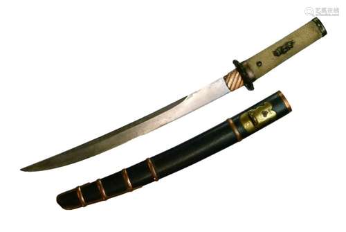 Japanese sword Wakizashi, lightly curved blade, 37cm, of robust form, possibly from a Yari, bronze