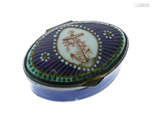 Late 18th/early 19th Century enamel patch or pill box of Bilston type, the oval cover centred by a