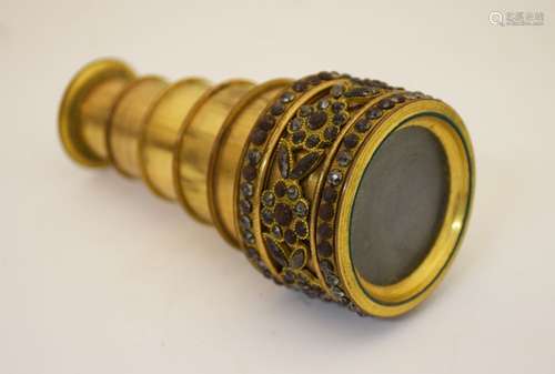 Late 19th/early 20th Century gilt metal five-draw opera telescope in the Palais Royal taste, the