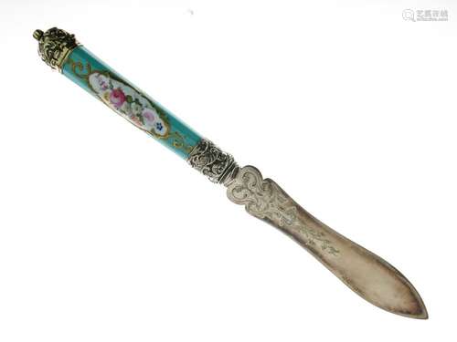 Cased early Victorian porcelain-handled silver-gilt paperknife or letter opener, with 11cm blade