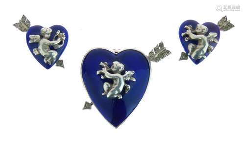 Heart dress clip, in blue enamel, pierced by an arrow and with an applied cherub, with ear clips