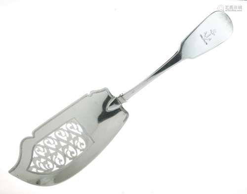 Late George III silver fish slice, with S-scroll piercing to blade, engraved anchor crest to handle,