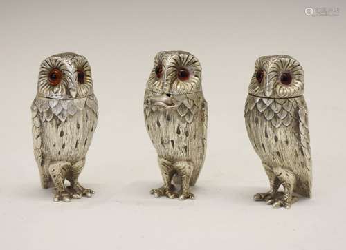 Elizabeth II silver three-piece novelty condiment set, each in the form of an owl with inset glass