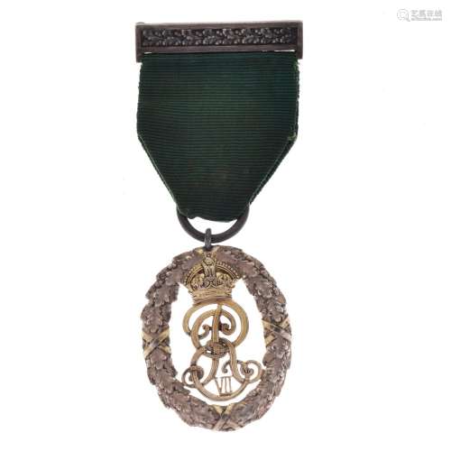 Edward VII Volunteer decoration 1906 on ribbon Condition: **General condition consistent with age