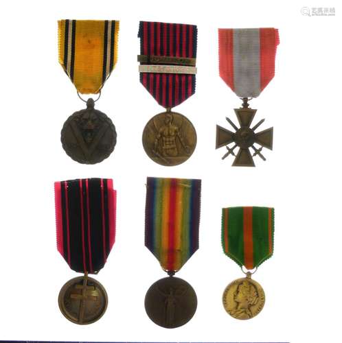 Group of French and Belgian medals comprising: Belgium Volunteers Medals Pugnator 1940-45, Belgium