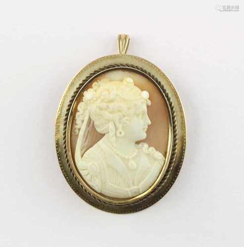 GEMMENBROSCHE, 585/ooo Gelbgold, geschnittener Muschelcameo, mit Anhängeröse, L 5, 13,9g