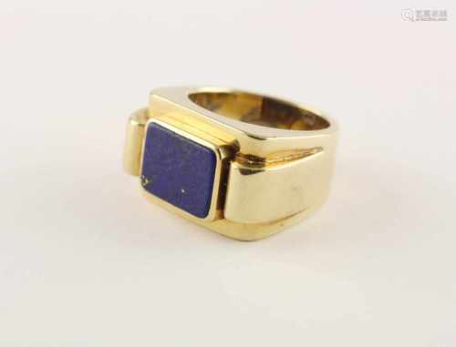 LAPIS-LAZULI-RING, 585/ooo Gelbgold, besetzt mit einer Lapislazuli-Platte, Schiene rest., RG 61,