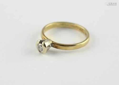 SOLITÄRRING, 585/ooo Gelbgold, besetzt mit einem Brillantsolitär von ca. 0,15 ct., RG 55, 3,7g