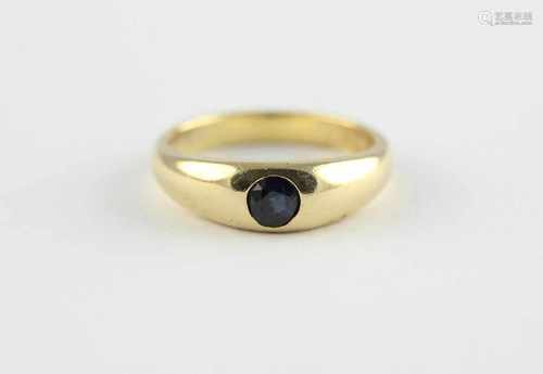 BANDRING, 585/ooo Gelbgold, besetzt mit einem facettierten Safir, RG 53, 5,1g