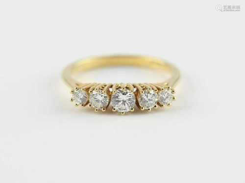 DAMENRING, 750/ooo Gelbgold, besetzt mit fünf Brillanten von zusammen ca. 0,7 ct., RG 54, 3,0g