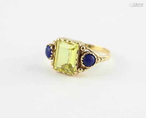 DAMENRING, 585/ooo Gelbgold, besetzt mit Lapis und einem gelben Safir, RG 54, 4,0g