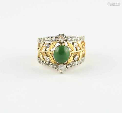 DAMENRING, 585/ooo Gelbgold, floral, besetzt mit Diamantrosen und Diamantsplittern, grüne Glaspaste,