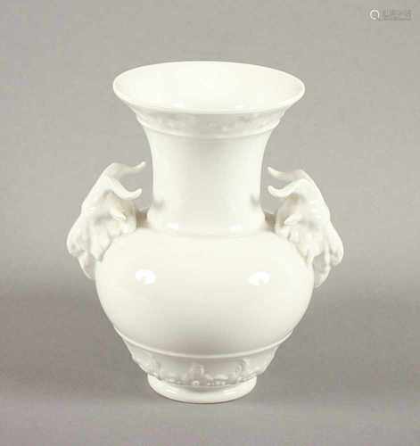 VASE MIT WIDDERKOPFHENKELN, Balusterform Klassika, H 18, Entwurf Friedrich Elias MEYER um 1780,