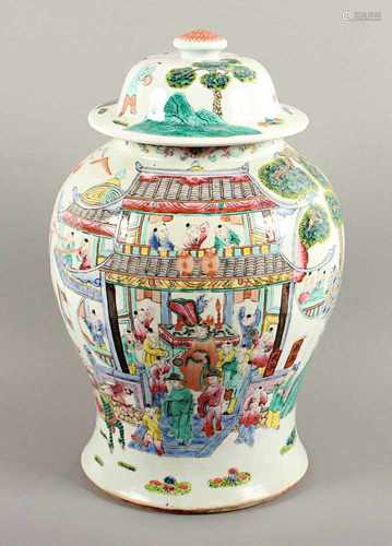 GROSSE DECKELVASE, Porzellan, in den Farben der Famille Rose dekoriert, H 40, min.ber., CHINA