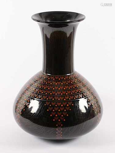 GROSSE JUGENDSTIL-VASE, Keramik, heller Scherben, braun glasiert mit Herzmotiv, H 39, Modellnr. wohl