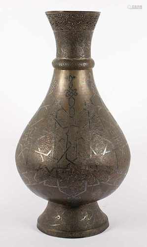 GROSSE VASE, Metall, getrieben, graviert, Silbereinlagen, teils durchbrochen, H 69, PERSIEN, 19.Jh.