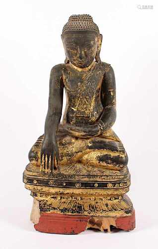 BUDDHA SHAKYAMUNI, Holz, über Rot- und Schwarzlack vergoldet (ber.), H 42, besch., BURMA, 19./20.