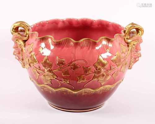 GROSSER JUGENDSTIL-CACHEPOT, Keramik, heller Scherben, roséfarbene Craqueléglasur, Goldstaffage
