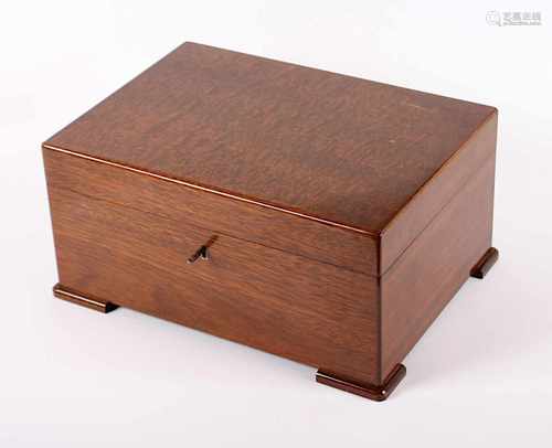 HUMIDOR, Holz, innen Facheinteilung, 15,5 x 32 x 23, min.besch., 20.Jh.